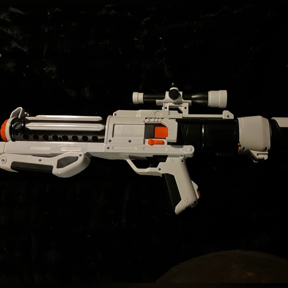 Nerf Star Wars First Order Stormtrooper Blaster - Picture 2 of 2